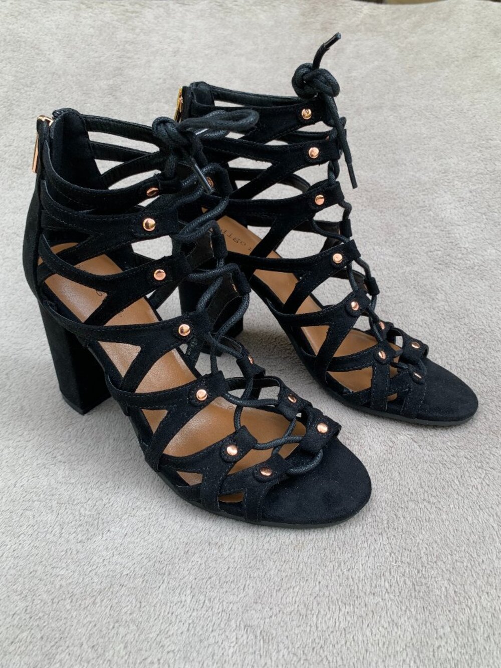 Indigo Rd. Blazen Faux Suede Brass-Riveted Lace-Up Gladiator Block Heels NWOT